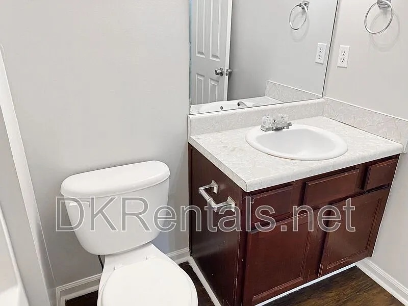 Building Photo - Room in Townhome on Stone Gate Way