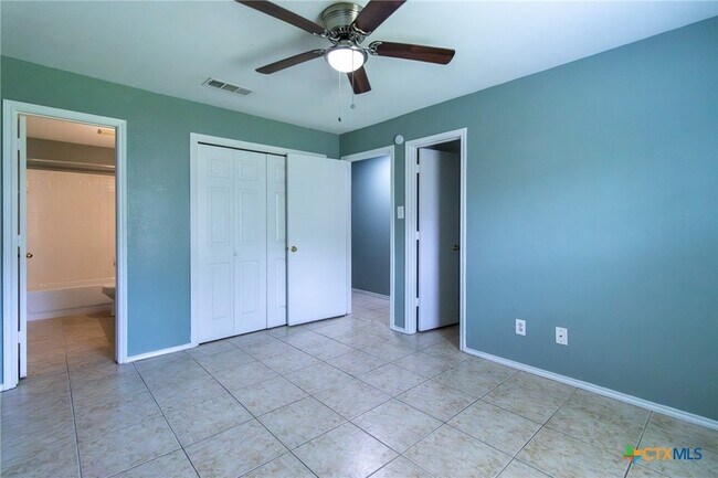 Building Photo - 1601 Benttree Dr