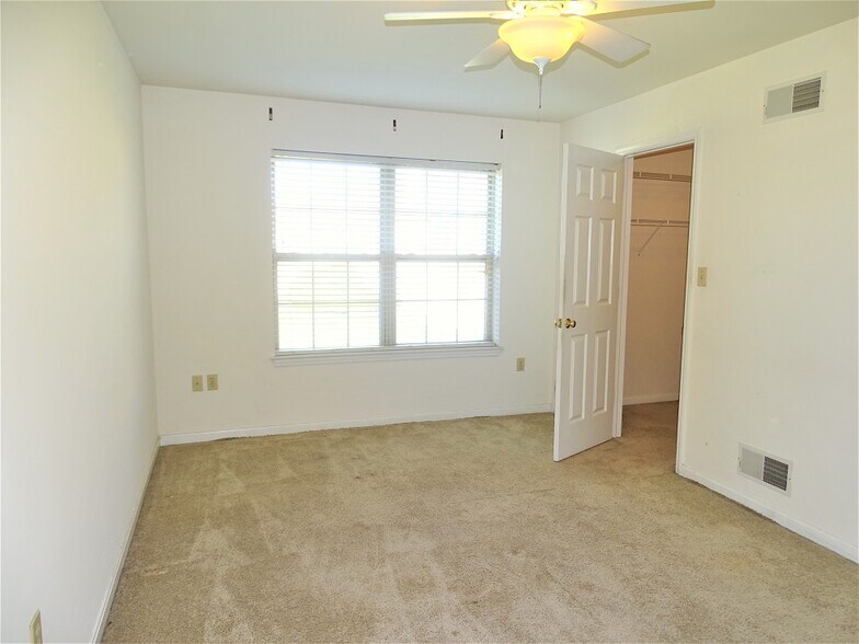 Building Photo - 153 Melrose Ln