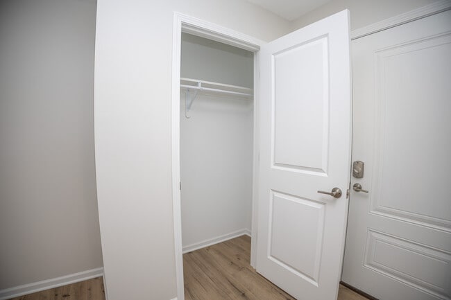 Building Photo - 836 El Dorado Dr