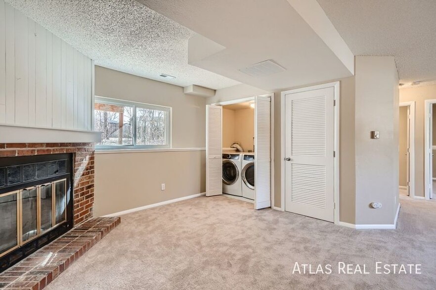 Building Photo - 2029 Whitehorn Dr N