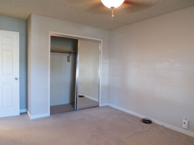 Building Photo - 1600 Fairington Ln