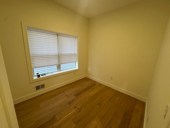 Building Photo - 92 E 27th St