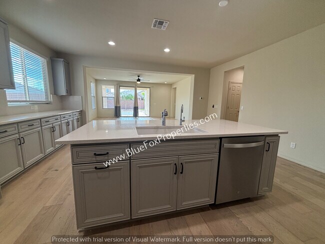 Building Photo - 13384 E Knipe Pl