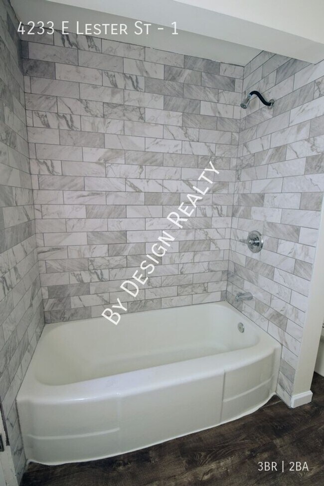 Building Photo - Modern and Spacious 3 Bed 2 Bath with Desi...