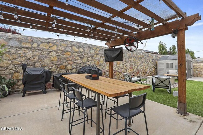 Building Photo - 6457 Harapon St