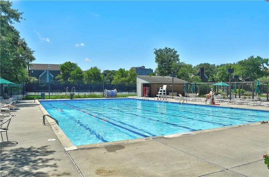 Building Photo - 817 Botetourt Gdns