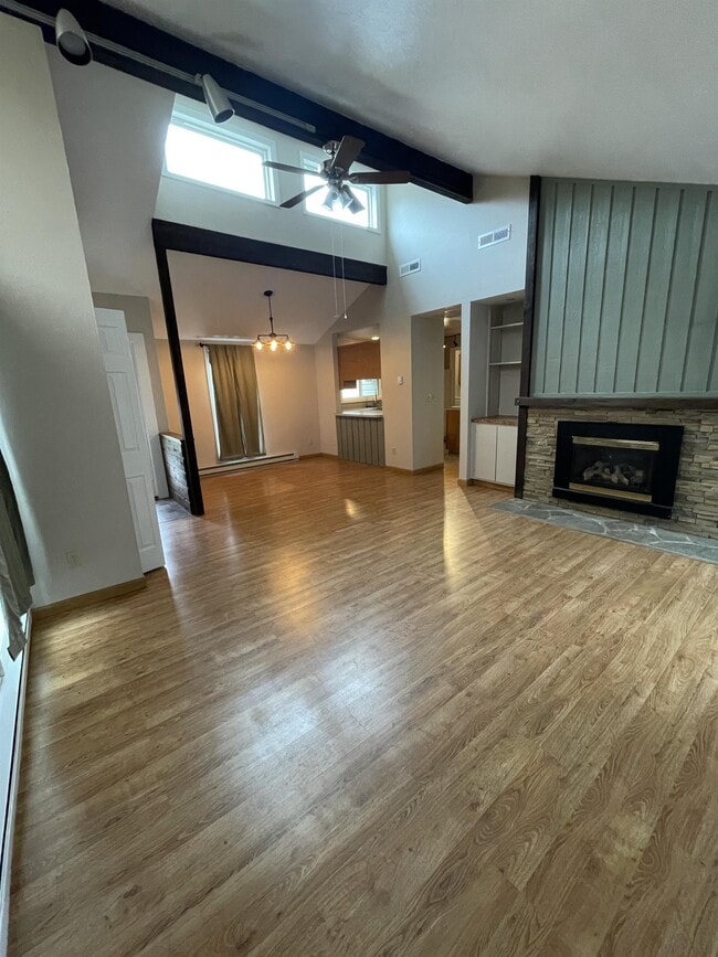 Building Photo - 385 Pheasant Pl