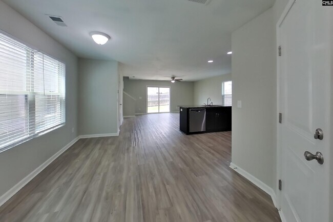 Building Photo - 1429 Sandra Dr