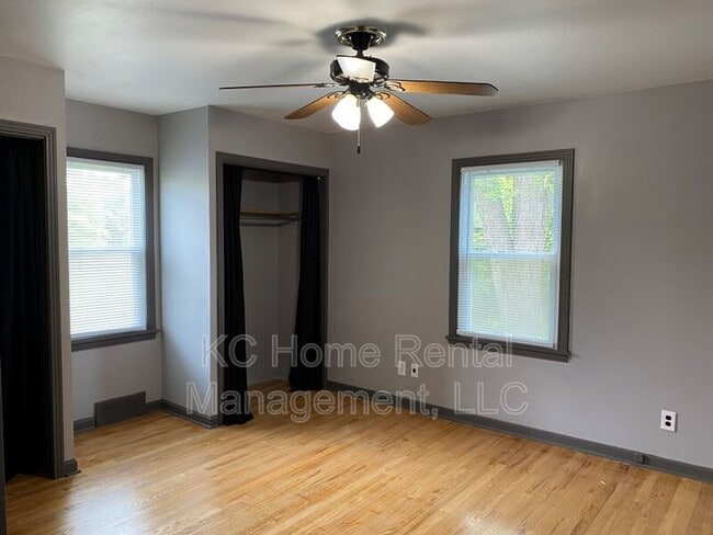 Building Photo - 1519 NE Englewood Rd