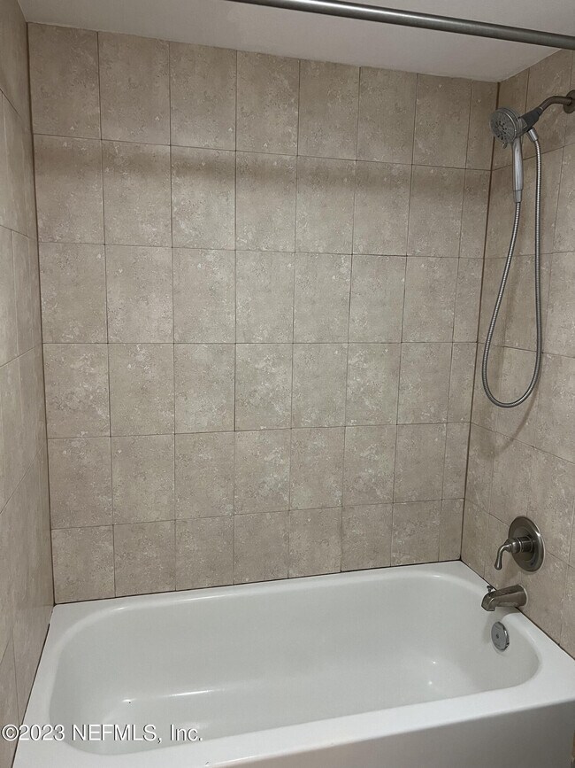 Building Photo - 858 Shoreline Cir