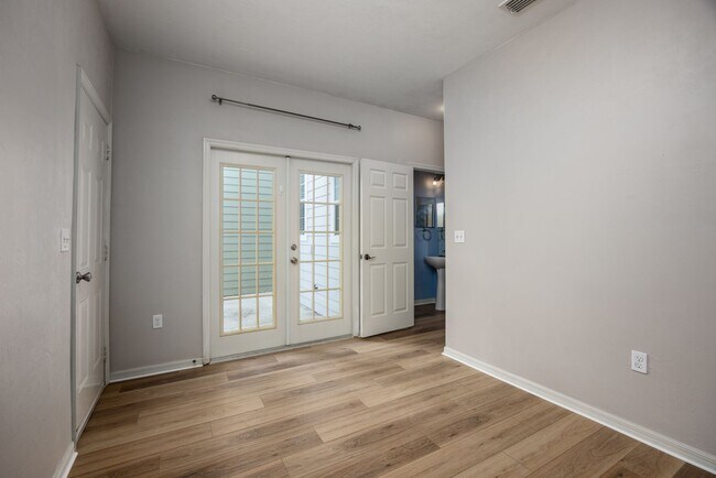 Building Photo - 2/2.5 Townhome in Sorrento