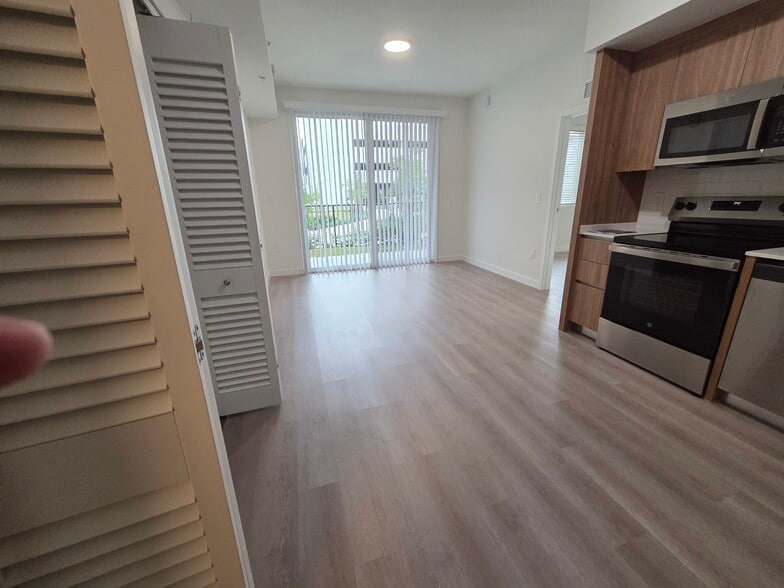 Building Photo - 830 NW 168th Dr