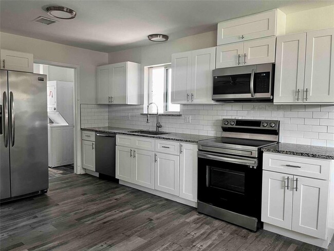 Building Photo - 8106 Mullins Dr