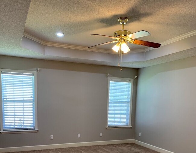 Building Photo - Beautiful 4-Bedroom Valdosta Home with Sun...