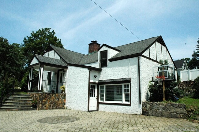 Primary Photo - 20 Annadale St