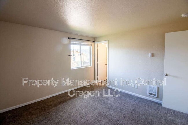 Building Photo - 2827 SW Pumice Ave