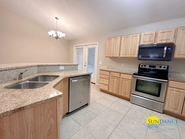 Building Photo - Gorgeous 3-Bedroom Home in Tranquil Navarre Neighborhood!