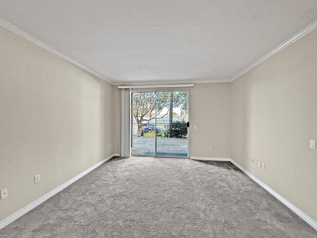 Building Photo - Beautiful 2BD/2BA Condo in La Jolla W/ W/D...