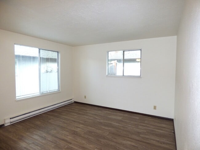 Building Photo - Anita Manor Apartments