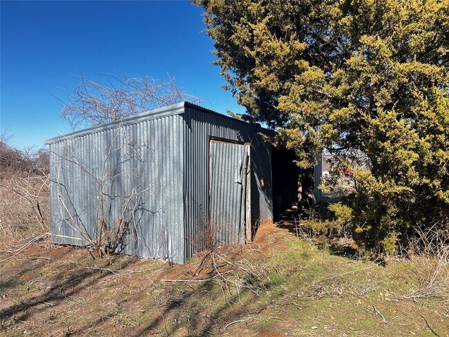 Building Photo - 819 Crystal Ln