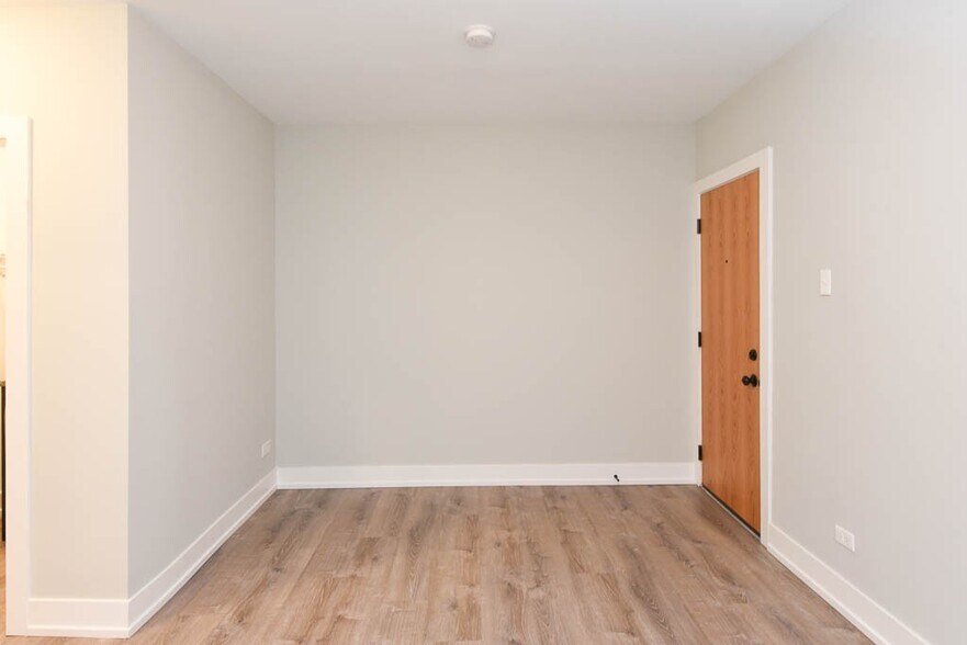 Building Photo - 436 W Belden Ave