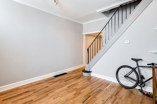 Building Photo - 2144 E Arizona St