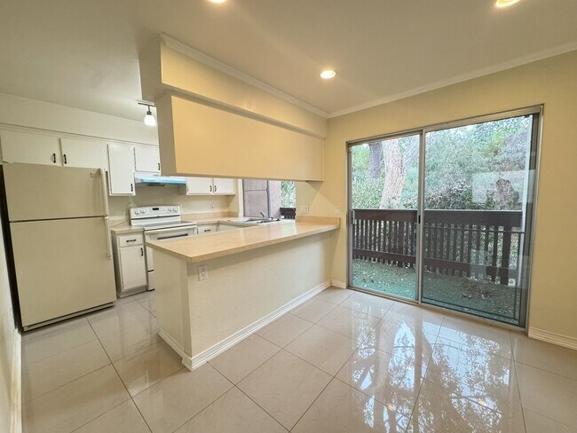 Building Photo - Mission Valley 2 Bedroom Two Story Second ...