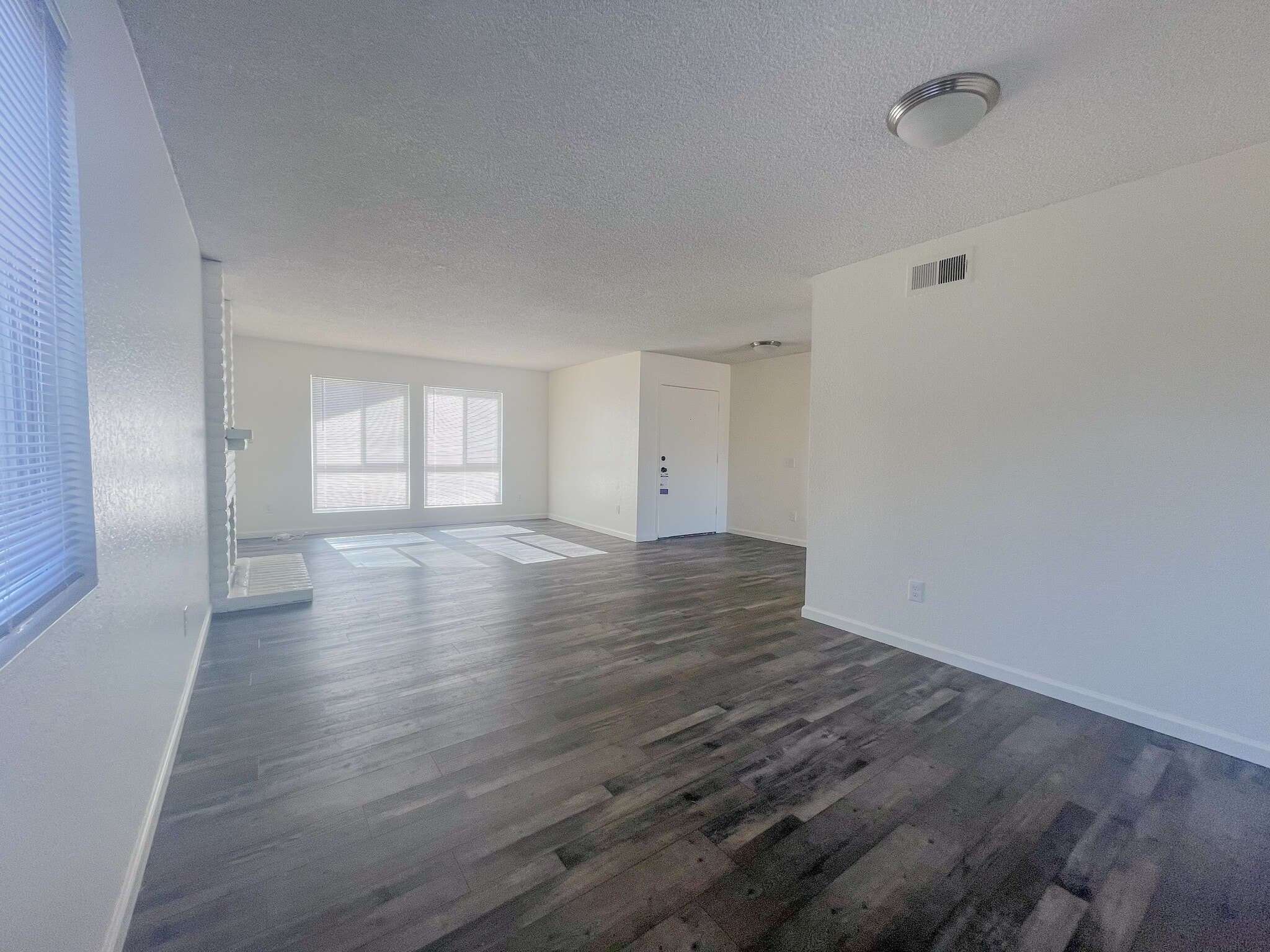Family room from dining nook - 25770 Mariposa St