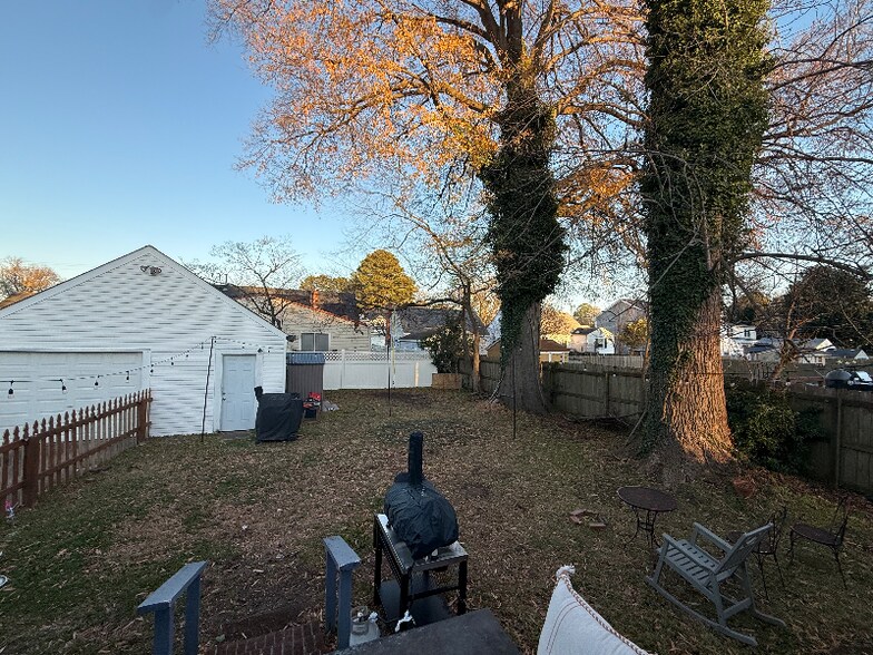 Building Photo - 1544 Nelms Ave