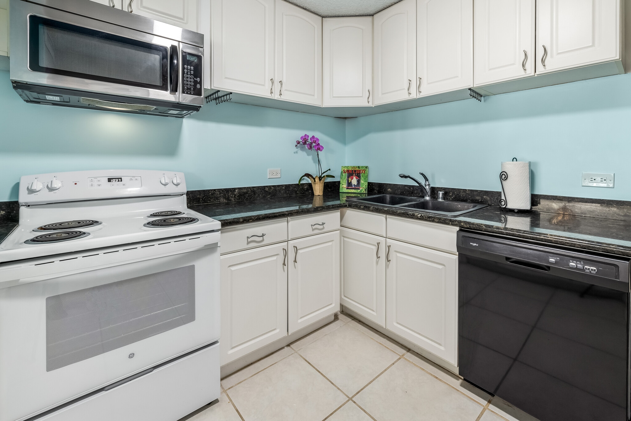 Building Photo - 1860 Ala Moana Blvd