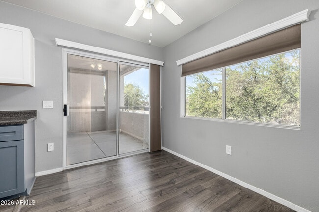 Building Photo - 1295 N Ash St