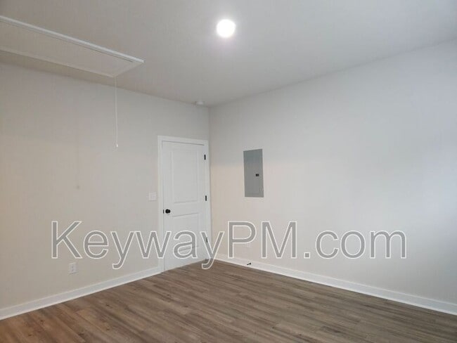 Building Photo - 114 Conifer Dr