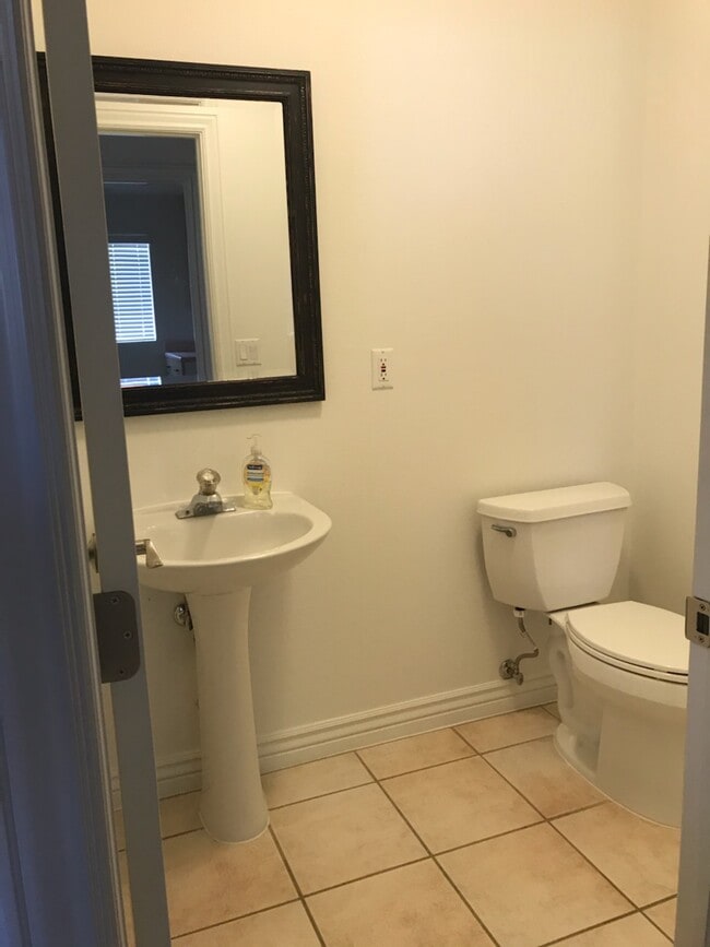 Building Photo - 876 Lizzie Ln