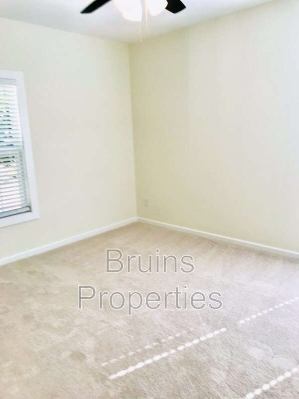 Building Photo - 2606 Pennoak Way