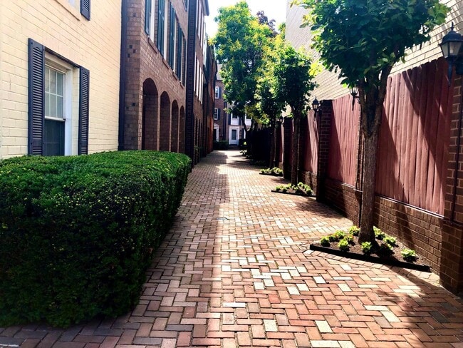 Building Photo - 900 24th St NW