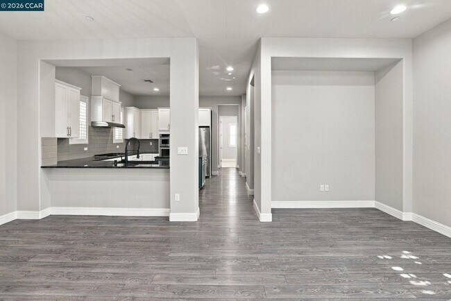 Building Photo - 63 Hazel Tree Ridge