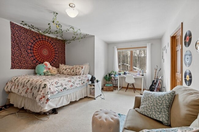 Building Photo - 3 bedroom, 2.5 bath townhome, close to Whitefish Lake State Park and the Golf Course