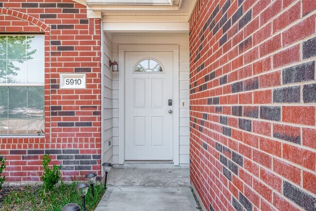 Building Photo - 5910 Spring Sunrise Dr
