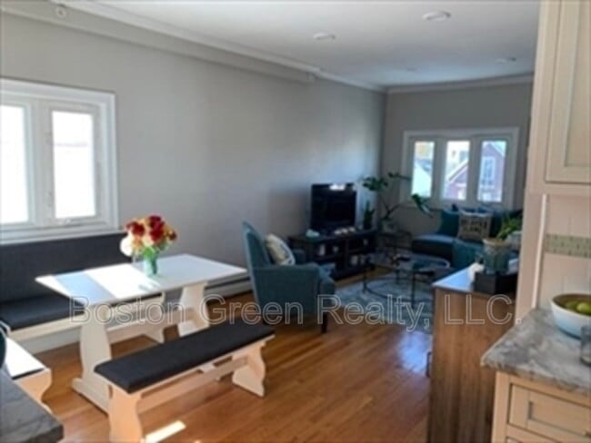 Building Photo - 43 Rogers St