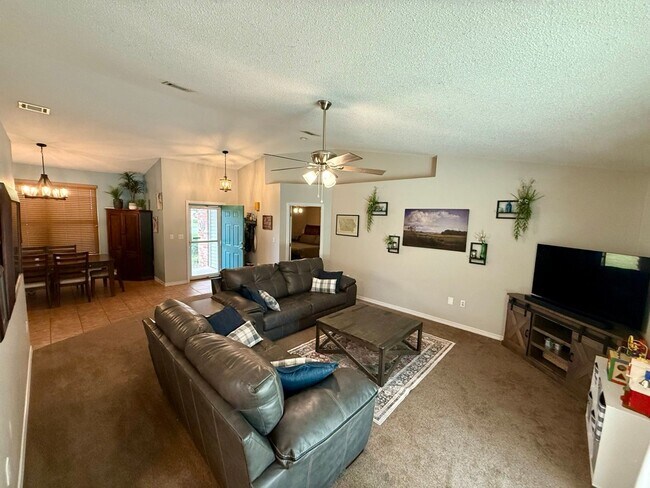 Building Photo - Your Own Backyard Oasis – 3 Bedroom Pool Home in South Crestview!