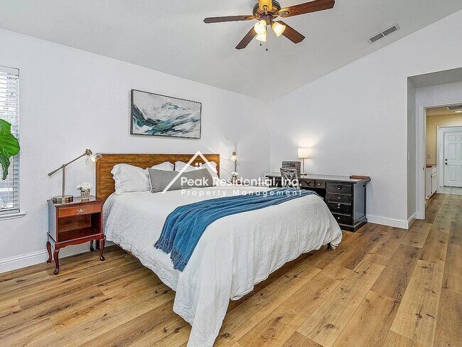 Building Photo - Updated 4bd/2ba Folsom Home with 3 Car Gar...