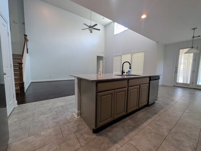 Building Photo - 8343 Sedona Ridge Dr