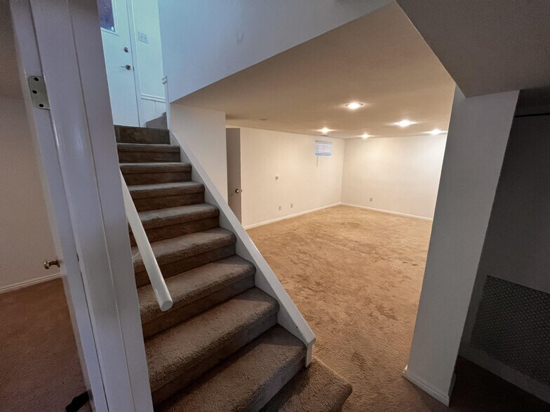 Building Photo - 1547 E Lanebrook Ln