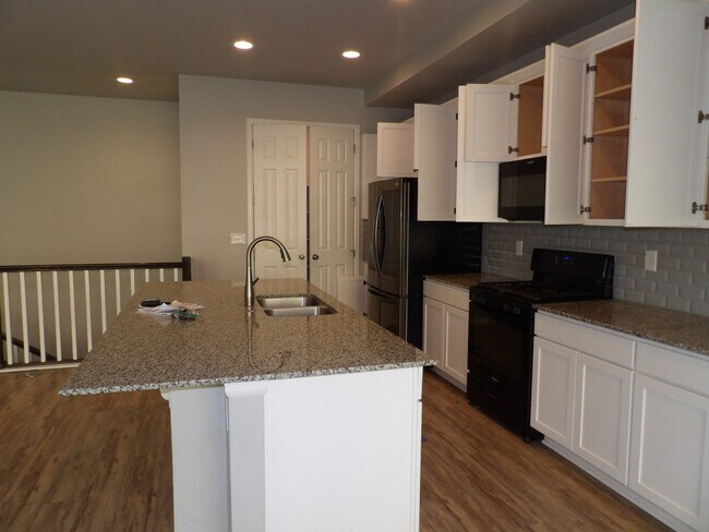 Building Photo - 6520 Golden Briar Ln
