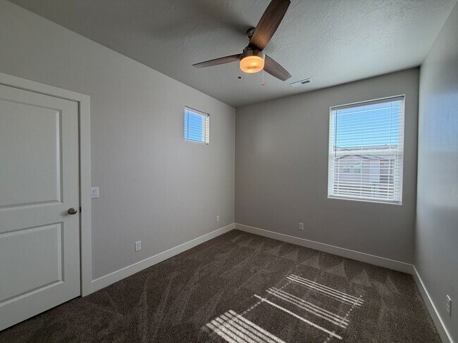 Building Photo - BRAND NEW TOWNHOME FOR RENT!