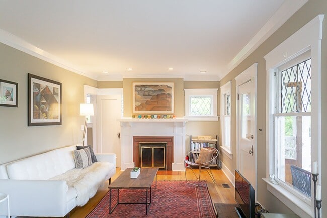 Building Photo - 4bd/2.5ba Seattle Home