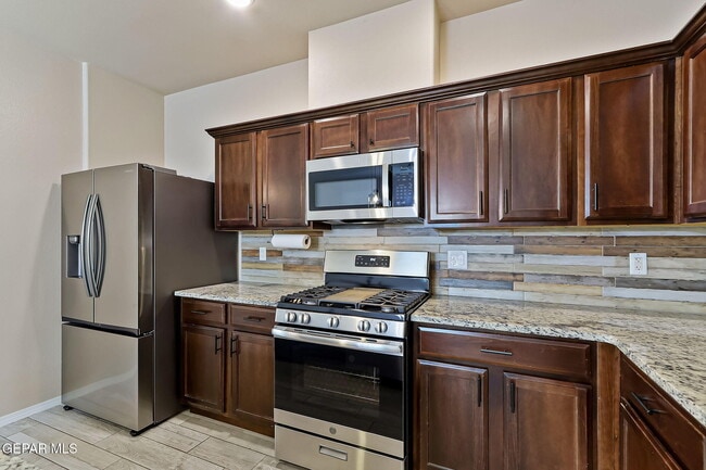 Building Photo - 3921 Desert Dunes Dr
