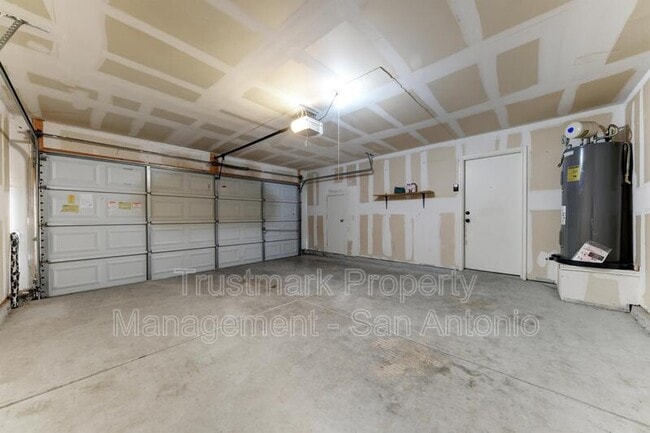 Building Photo - 7927 Horse Hollow