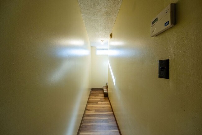 Building Photo - Recently-renovated home perfect for family